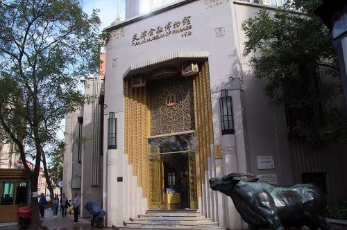 内地券商接受港股通投资者委托后,直接向()进行申报